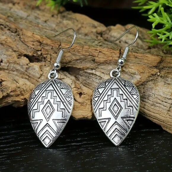 Vintage Tribal Earrings and Pendant Set - Picture 5 of 6